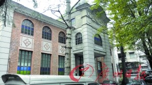 　　我國(guó)第一條民營(yíng)鐵路——新寧鐵路車(chē)站舊址，該火車(chē)站舊址位于江門(mén)市區(qū)北街，是新寧鐵路唯一保留下來(lái)的原址，里面有候客廳、站臺(tái)等，保存完好。 　　該鐵路于抗戰(zhàn)期間，遭到日軍轟炸，為阻止日軍南侵，自行拆毀。