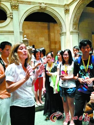 目前各機(jī)構(gòu)推出的游學(xué)團(tuán)主題和適合的年齡群體都很多樣化，選擇豐富，不過(guò)最受家長(zhǎng)青睞的還是各國(guó)名校游。