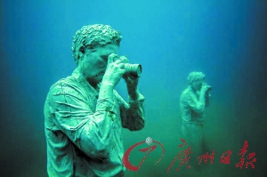 在西班牙蘭薩羅特島（Lanzarote）水下15米處有個海底雕塑博物館。