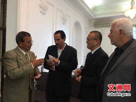 與會媒體記者熱情討論詩歌及中約關(guān)系 與會媒體記者熱情討論詩歌及中約關(guān)系