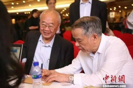 僑領(lǐng)陳永栽在第六屆世界華僑華人社團(tuán)聯(lián)誼大會(huì)現(xiàn)場(chǎng)。