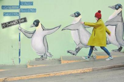 她喜歡帶著相機到處捕捉抓拍，記錄行程中的美好遇見。