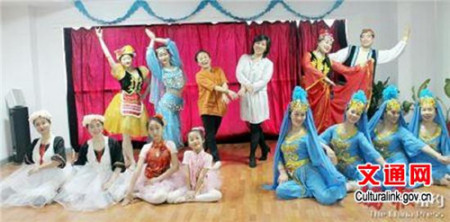 紐約中國京劇芭蕾舞團(tuán)演出劇照(美國《僑報(bào)》) 紐約中國京劇芭蕾舞團(tuán)演出劇照(美國《僑報(bào)》)