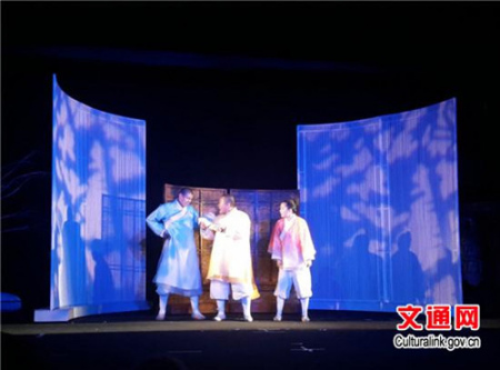 《三個(gè)和尚》演出進(jìn)行中（閆建武 攝）