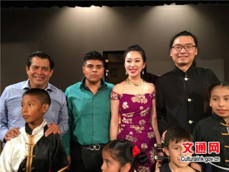 內(nèi)薩市長(zhǎng)向音樂(lè)家表示祝賀 內(nèi)薩市長(zhǎng)向音樂(lè)家表示祝賀