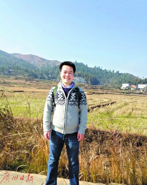 何江在家鄉(xiāng)。（圖片由何江本人提供）
