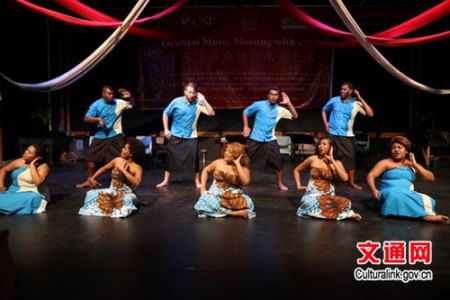 南太大學大洋洲藝術(shù)中心大合唱《TukuAnga》