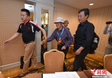 6月1日，三位在二戰(zhàn)期間被強擄到日本的中國勞工代表與三菱綜合材料公司簽署和解協議，接受三菱材料的謝罪并達成和解。圖為中國受害勞工及遺屬代表出席中日律師聯合記者會。 <a target='_blank'  >中新網</a>記者 金碩 攝