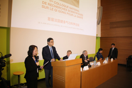 論壇在巴黎六大多功能廳舉行(法國(guó)《歐洲時(shí)報(bào)》/黃冠杰 攝) 論壇在巴黎六大多功能廳舉行(法國(guó)《歐洲時(shí)報(bào)》/黃冠杰 攝)