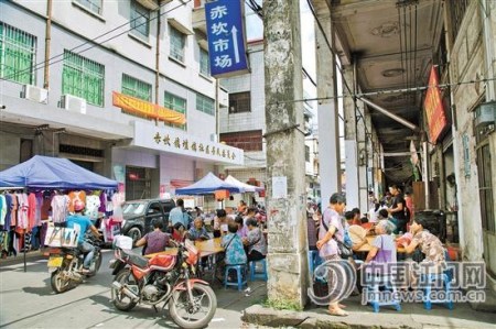 如今每逢墟日，“媒人街”還是聚集了不少媒人。