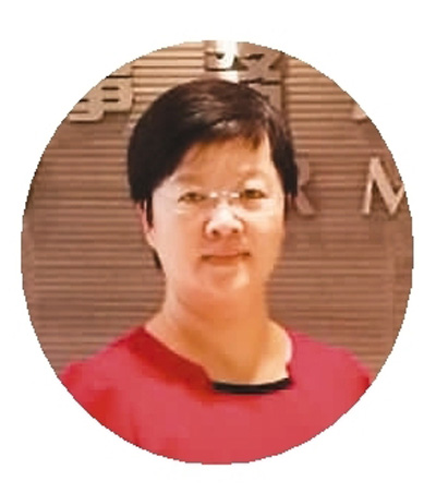 劉興燕： 　　2007年畢業(yè)于美國芝加哥肯特法學(xué)院。2015年至今，清華大學(xué)經(jīng)管學(xué)院EMBA工商管理碩士在讀?，F(xiàn)任歐美同學(xué)會理事、歐美同學(xué)會留美分會副會長、北京市律師協(xié)會外事委副秘書長、北京市團委創(chuàng)業(yè)辦公室創(chuàng)業(yè)導(dǎo)師。