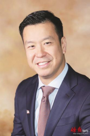 金門超市集團(tuán)副總裁胡世遠(yuǎn)。（美國(guó)《僑報(bào)》）