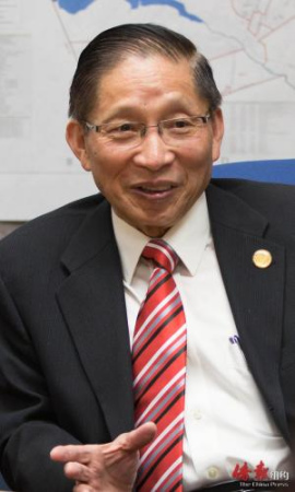 連續(xù)第四任期的西溫莎薛信夫市長(zhǎng)。（美國(guó)《僑報(bào)》）