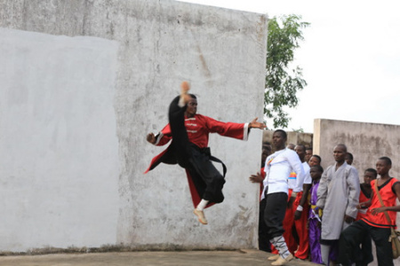 奧古斯汀的武術表演。