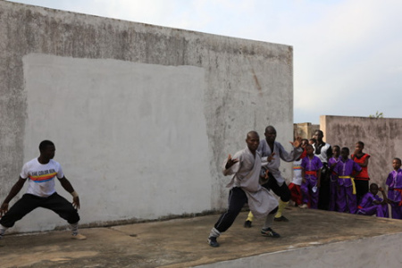 《少林拳》表演。