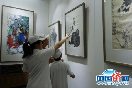 小記者訪(fǎng)華團(tuán)在琉璃廠(chǎng)古街榮寶齋參觀(guān) 小記者訪(fǎng)華團(tuán)在琉璃廠(chǎng)古街榮寶齋參觀(guān)