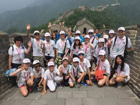 小記者們攀登慕田峪長城