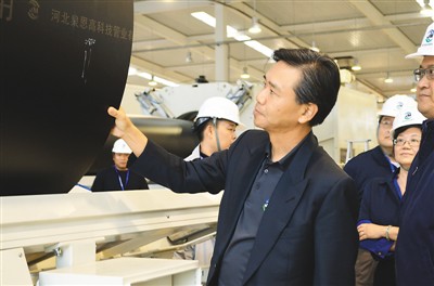 圖為王文祥在河北廊坊的塑料管道生產(chǎn)廠區(qū)。