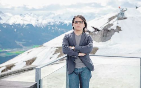 圖為蔓延視覺婚紗攝影負責人林森。（法國歐洲時報網(wǎng) 受訪者供圖）