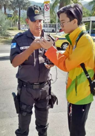 　圖為家在寧波的王家琦，目前正在美國霍普金斯大學(xué)讀研究生 (記者 楊士龍/攝)