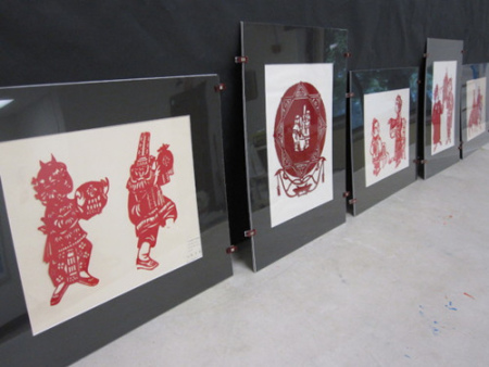 剪紙大師張有為剪紙作品，蘊藏豐富人生故事。（美國《世界日報》/張慧嬋 攝）