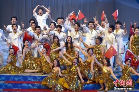 選手們在頒獎晚會現(xiàn)場演出。 <a target='_blank'  >中新網(wǎng)</a>記者 金碩 攝