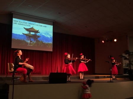 中國(guó)文化單元之琴鼓和鳴《賽馬》。（張健勇 攝）