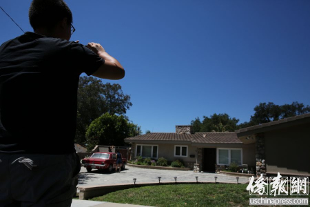 王寶強(qiáng)與馬蓉的離婚案讓他們這處宅邸成了景點(diǎn)。（美國(guó)《僑報(bào)》/邱晨 攝）