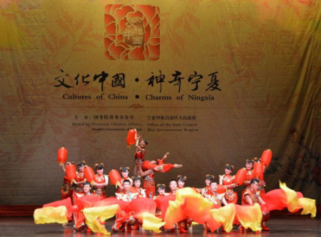 由寧夏歌舞劇院帶來的開場(chǎng)舞蹈《節(jié)日歡歌》。