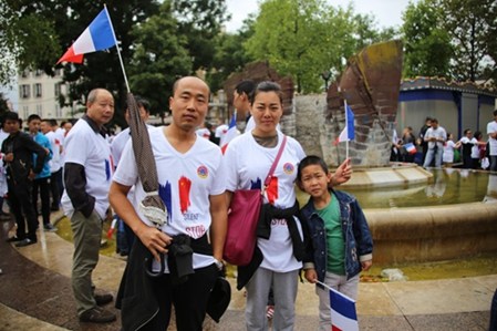 “821”游行現(xiàn)場，很多家庭集體出動(網(wǎng)頁截圖)