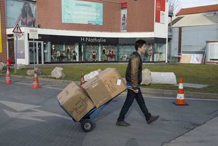 當(dāng)?shù)厝A人批發(fā)市場