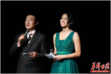 思思在溫哥華華人社團(tuán)活動(dòng)中擔(dān)任主持。 （資料圖）