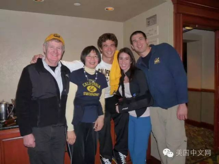 Nathan與家人。（美國(guó)中文網(wǎng)）