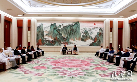 天津市僑辦主任周路會(huì)見(jiàn)了馬來(lái)西亞檳城商貿(mào)代表團(tuán)一行