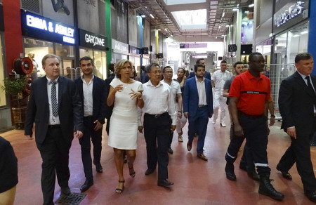 佩克雷斯一行參觀巴黎時(shí)尚中心