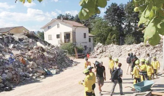 公羊會隊員在震區(qū)展開救援工作。(圖片來源：圖片由廖志成提供)