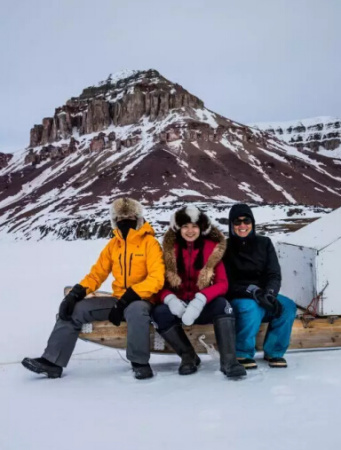 (左起)老金和安娜、Kimi