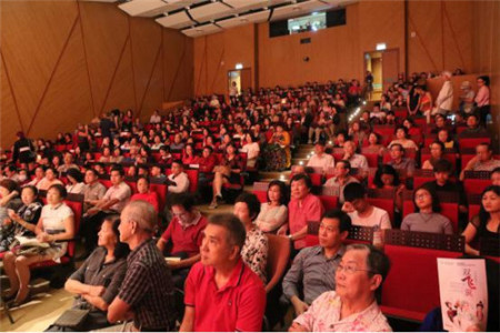 開幕演出座無(wú)虛席