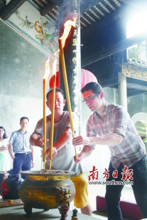 曾祖父15歲時(shí)被迫離鄉(xiāng)，114年后布魯斯·伽羅返鄉(xiāng)尋根。