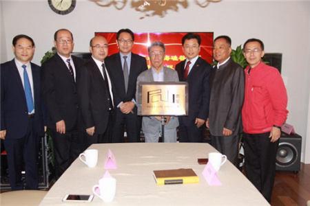 王蒙、任發(fā)強(qiáng)副總領(lǐng)事等嘉賓為硅谷尼山書屋揭牌。