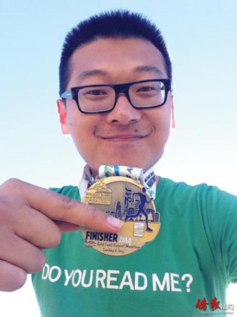 成為中國(guó)第二位完成馬拉松大滿貫的人。（美國(guó)《僑報(bào)》）