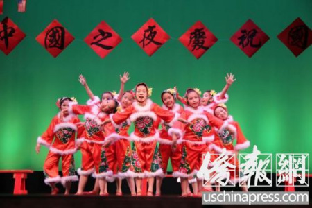 麗莎舞蹈學(xué)院的《姥姥門前看大戲》極具童趣，小演員的可愛也讓現(xiàn)場(chǎng)氣氛變得愈發(fā)熱烈。