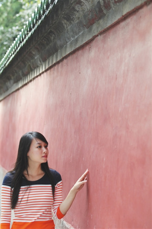 跟親生父母見面，我想表達感謝，同時也想問問我的生日，我小時候的故事。我想見到他們?！荜环?圖片來源：新京報)