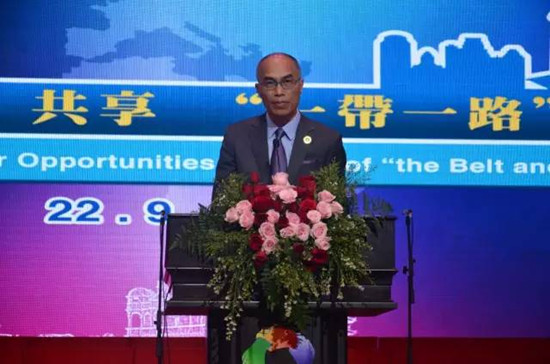 鄧偉根市長做了熱情洋溢的講話。