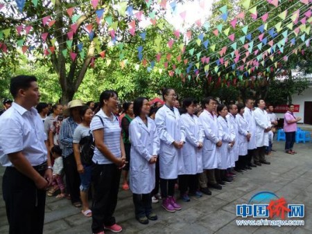 圖為柯街啟動(dòng)儀式?！《偶訅?攝