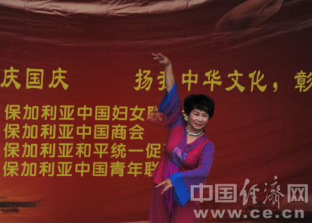 圖為晚會(huì)現(xiàn)場(chǎng)。中國(guó)經(jīng)濟(jì)網(wǎng)記者 田曉軍/攝