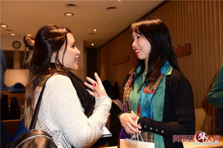 講演結(jié)束后，大家進(jìn)行細(xì)致交流。