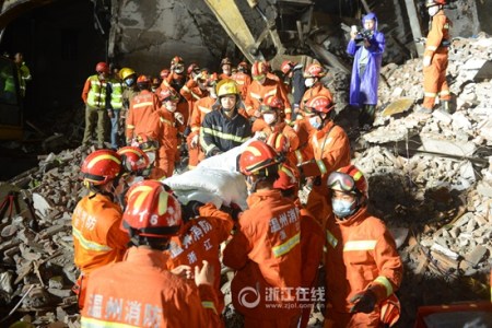 救援現(xiàn)場。浙江日報(bào)記者/胡元勇 通訊員/余根玲 攝