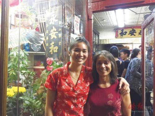 林美虹和媽媽。（美國《僑報》/楊柳依 攝）