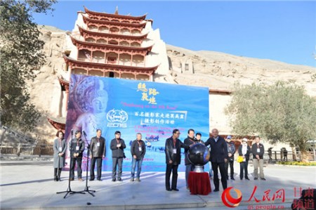 這是敦煌莫高窟首次對外開放以攝影創(chuàng)作為目的的實景拍攝與藝術創(chuàng)作。(郭頌霞 攝)